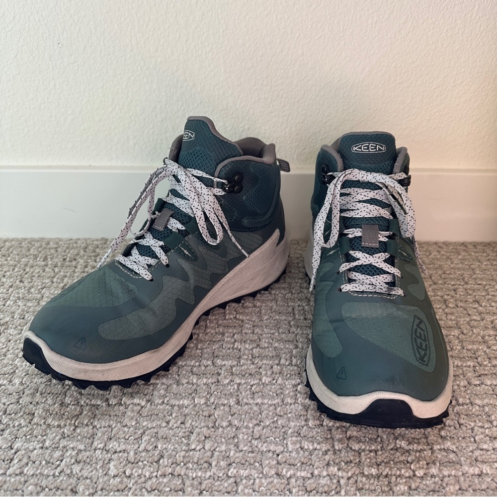 Keen waterproof hiking sneakers